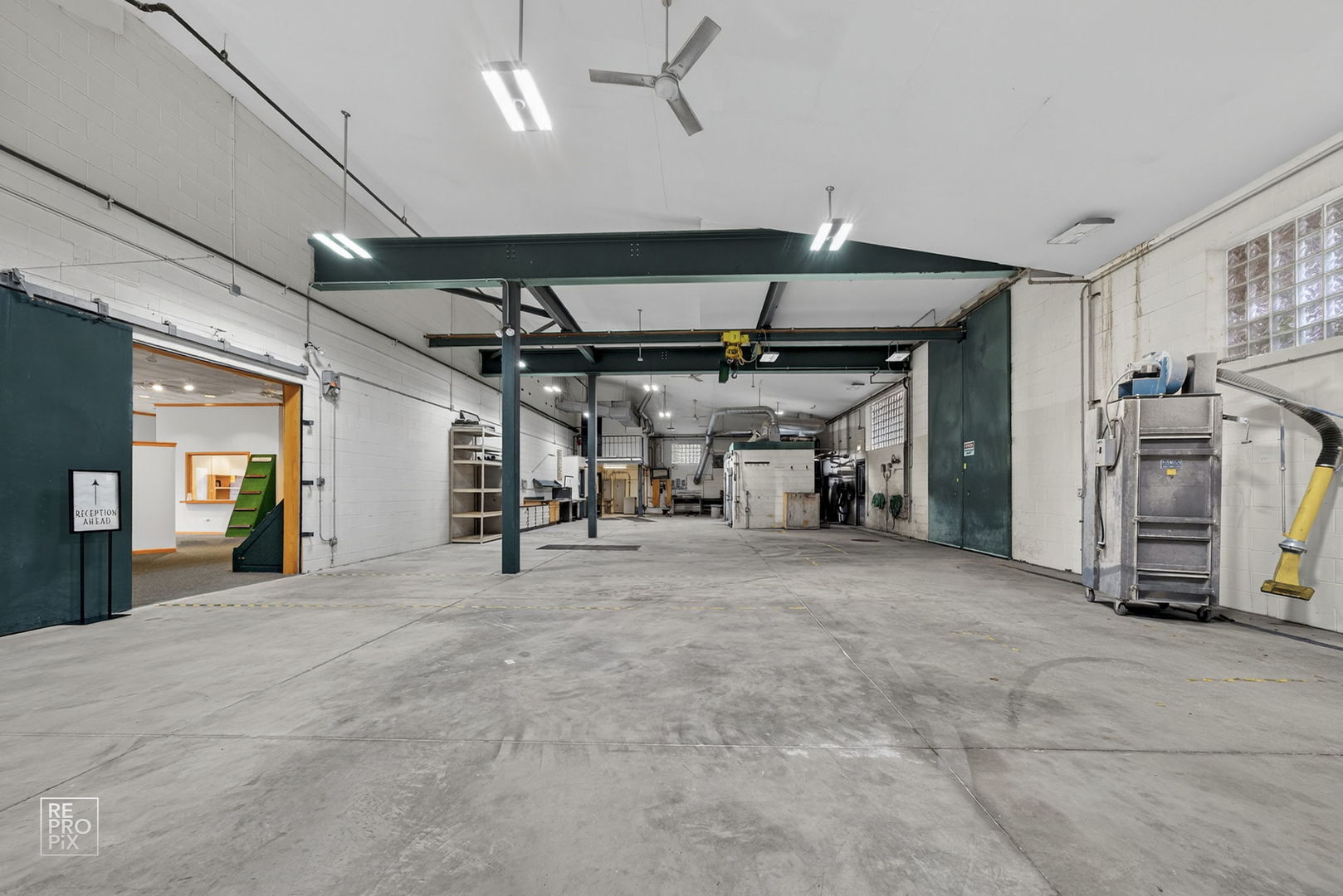 1900 W Peterson Avenue, Chicago, IL 60660