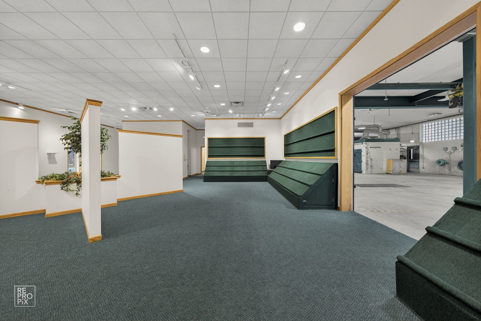 1900 W Peterson Avenue, Chicago, IL 60660