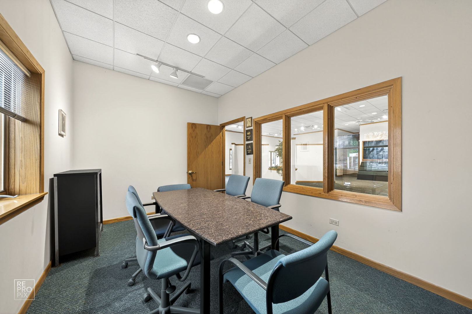 1900 W Peterson Avenue, Chicago, IL 60660