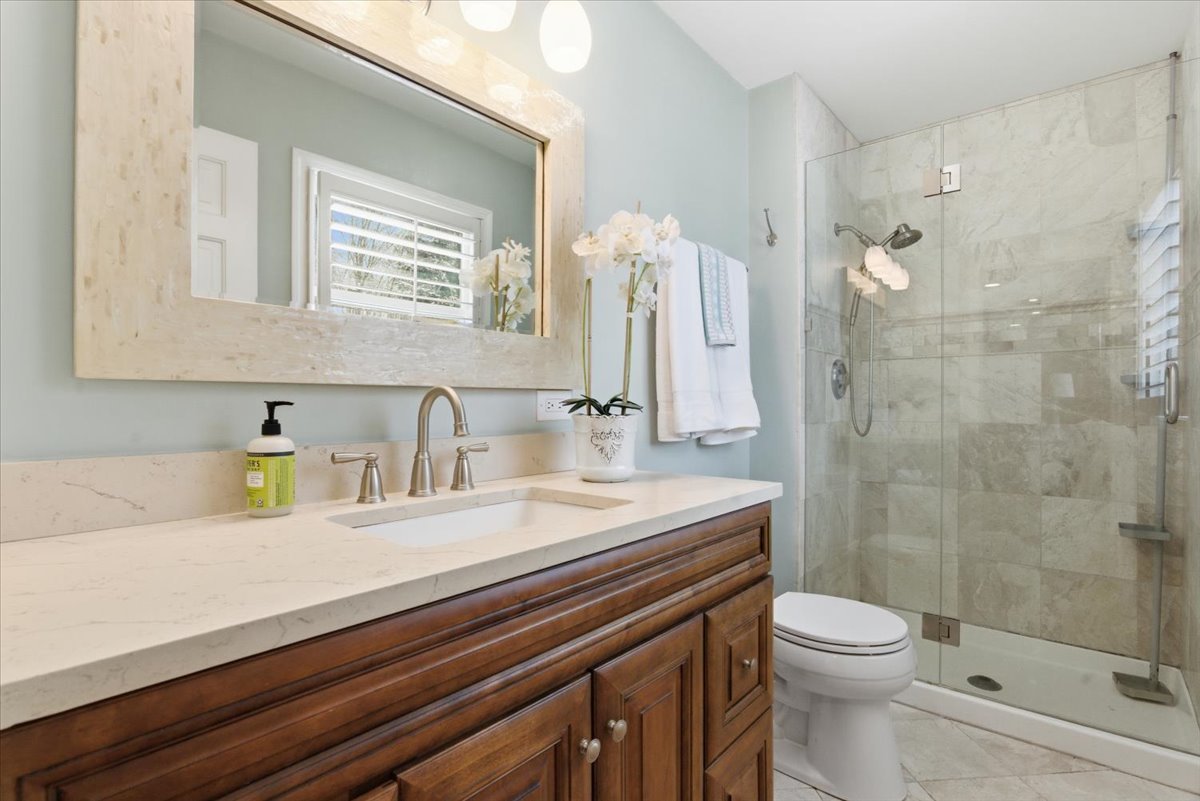 12 Crestview Lane, Lake Barrington, IL 60010