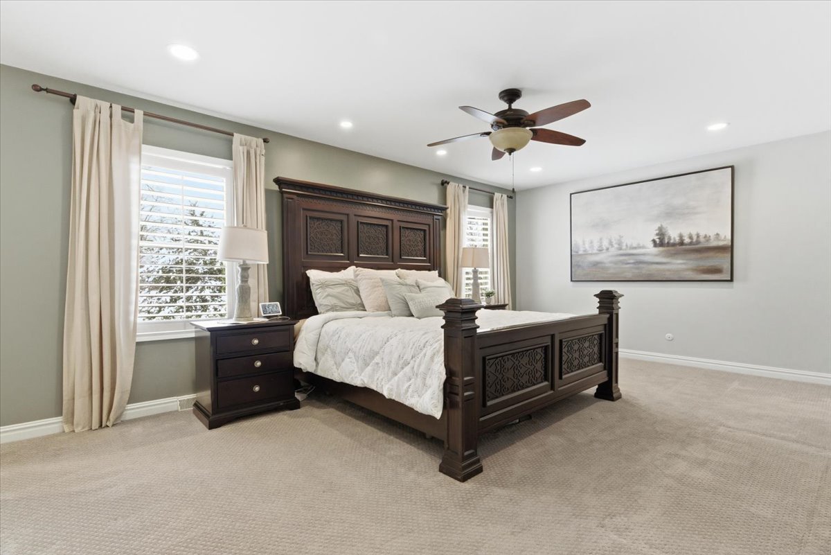 12 Crestview Lane, Lake Barrington, IL 60010