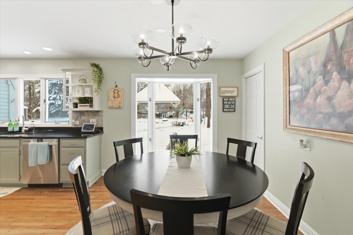 12 Crestview Lane, Lake Barrington, IL 60010