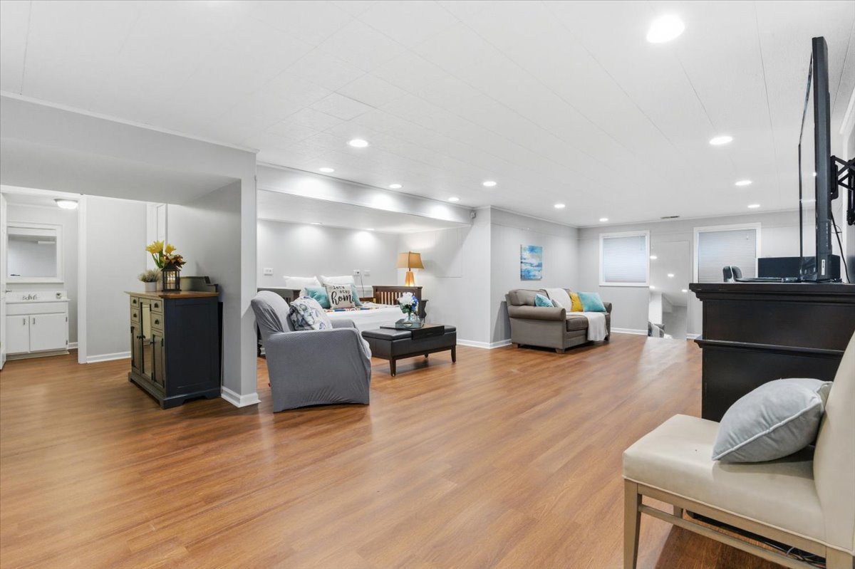 12 Crestview Lane, Lake Barrington, IL 60010