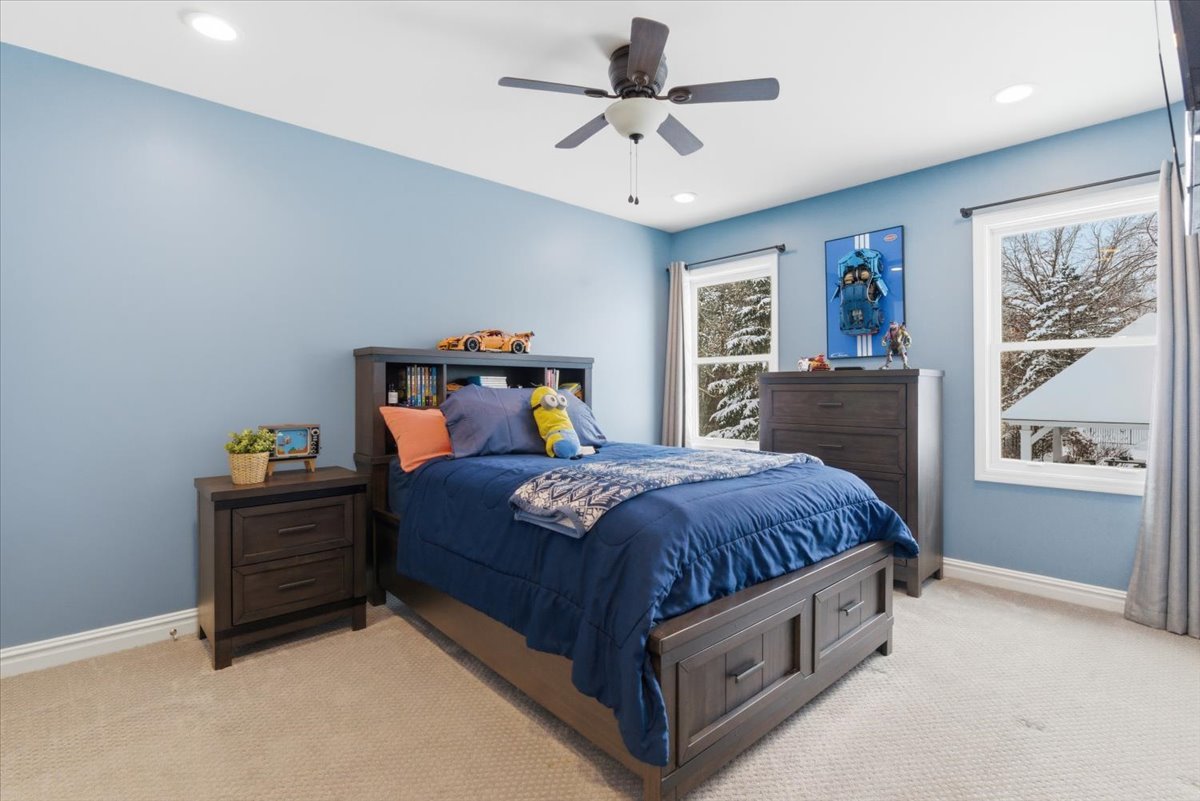 12 Crestview Lane, Lake Barrington, IL 60010