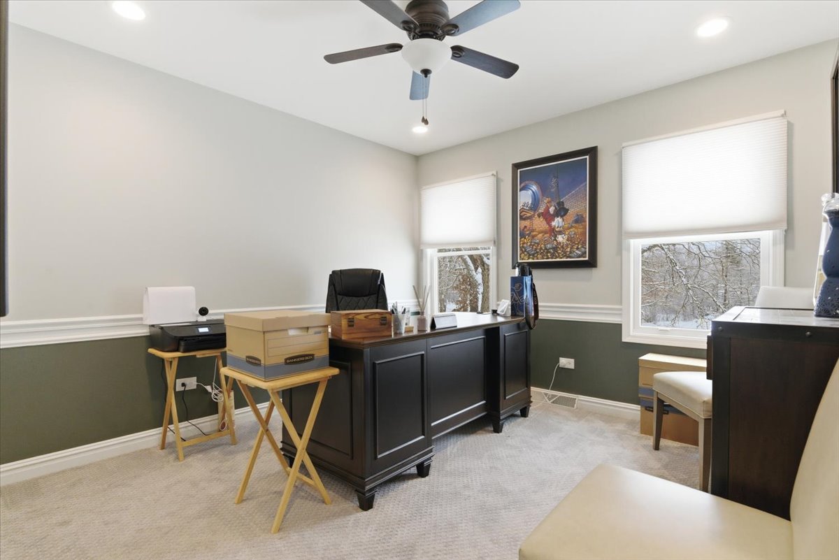 12 Crestview Lane, Lake Barrington, IL 60010