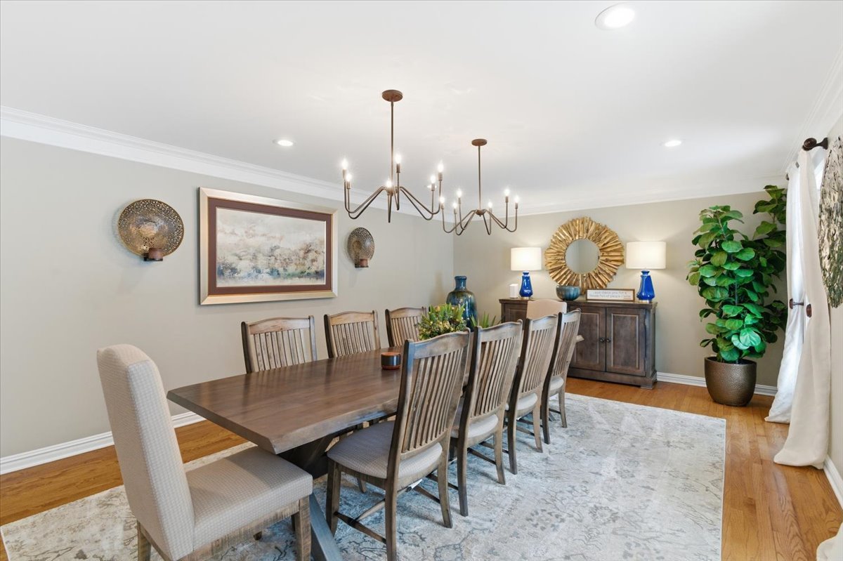 12 Crestview Lane, Lake Barrington, IL 60010