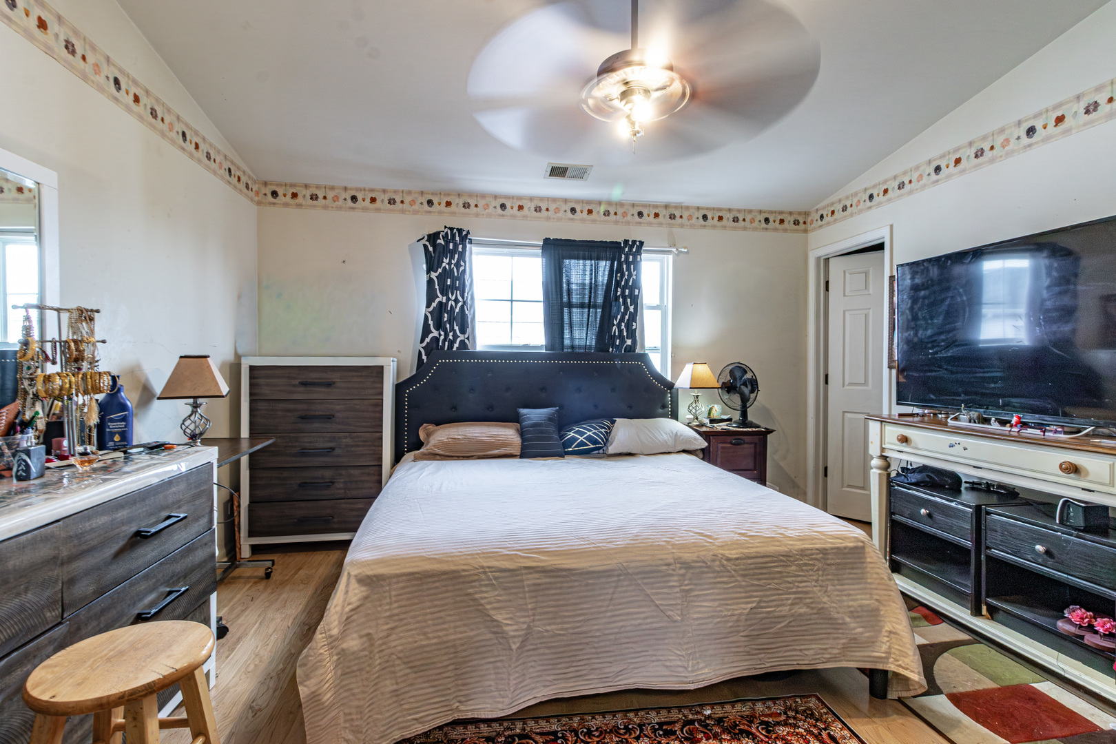 163 HOLIDAY Lane, Hainesville, IL 60073