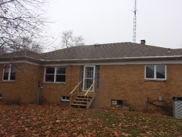 102 W Center Street, Leroy, IL 61752