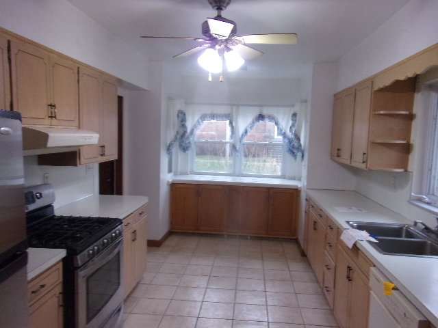 102 W Center Street, Leroy, IL 61752