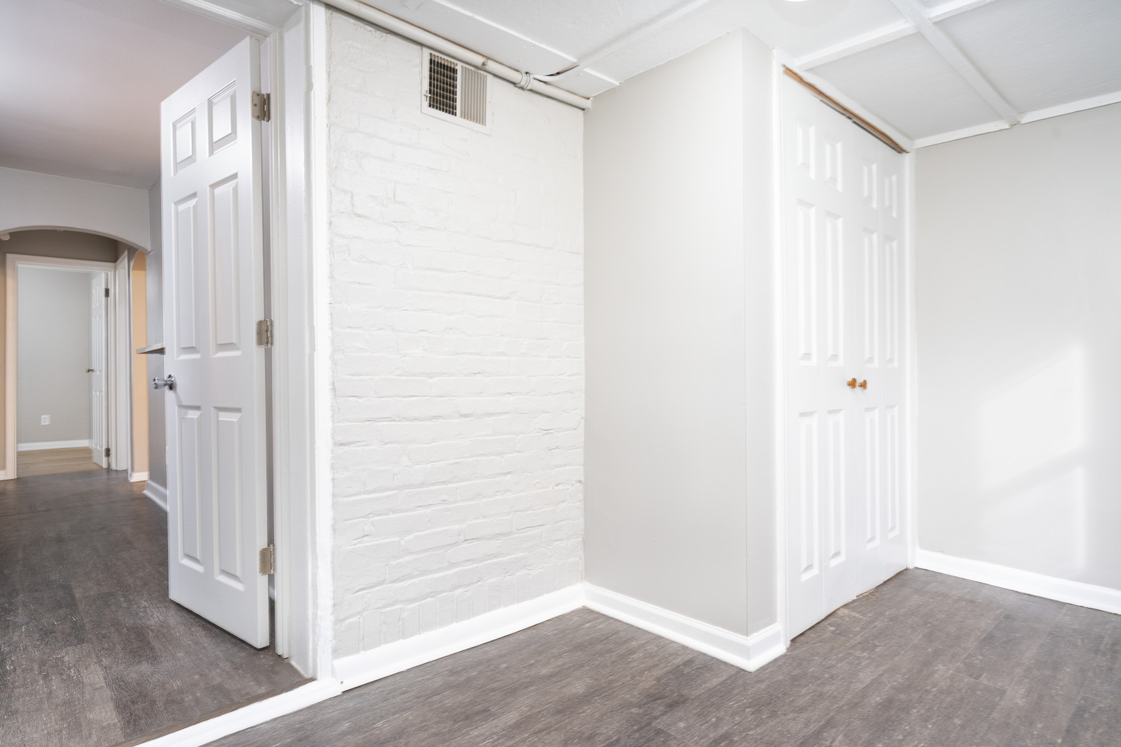 24 NE Circle Drive, Joliet, IL 60433