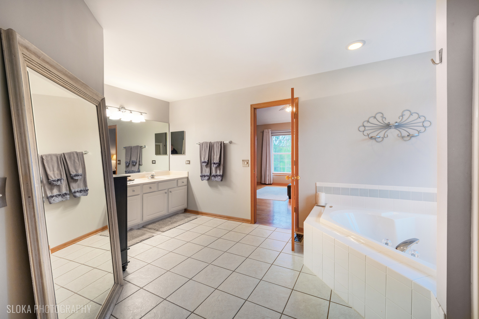 1123 Village Road, Crystal Lake, IL 60014