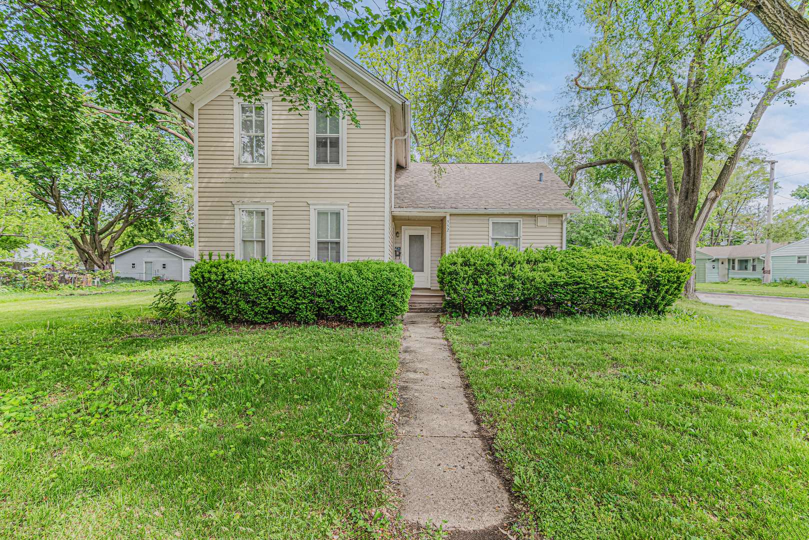 552 Walnut Avenue, Elgin, IL 60123
