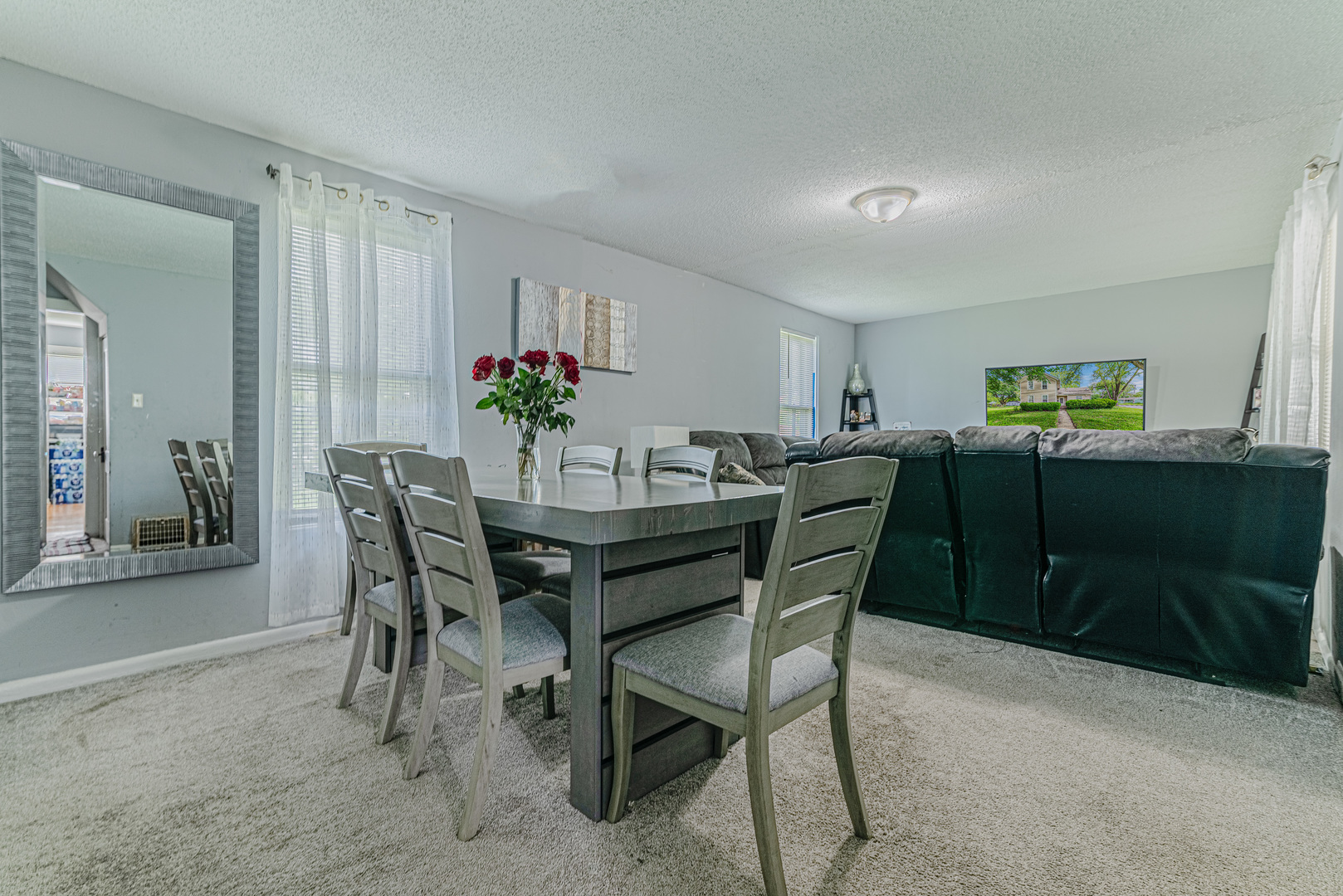 552 Walnut Avenue, Elgin, IL 60123