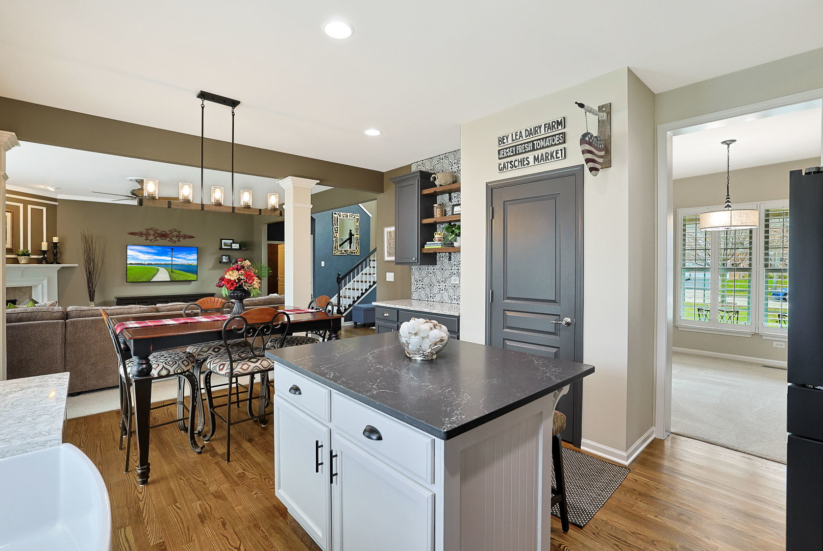 3121 Drury Lane, Carpentersville, IL 60110