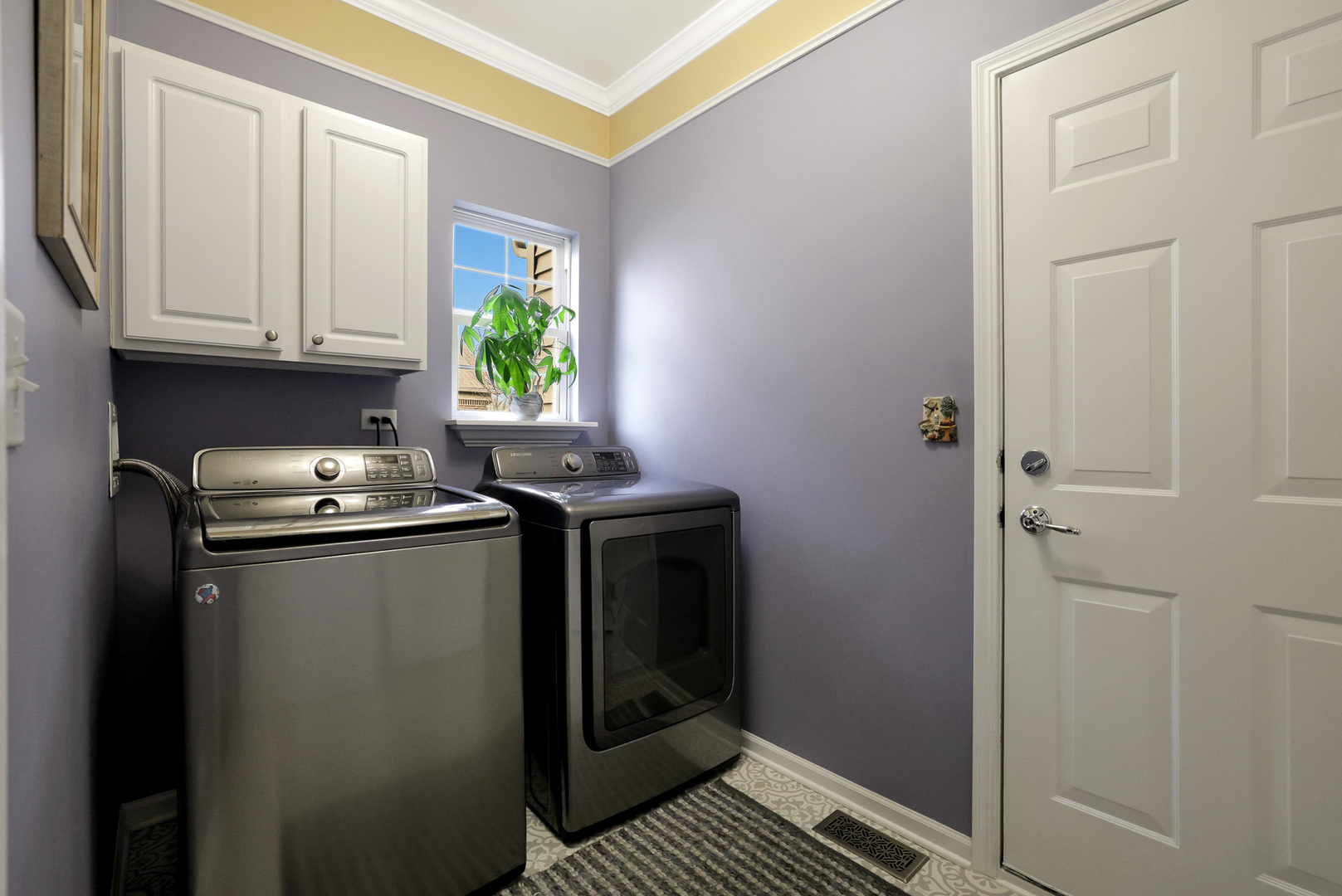 3121 Drury Lane, Carpentersville, IL 60110