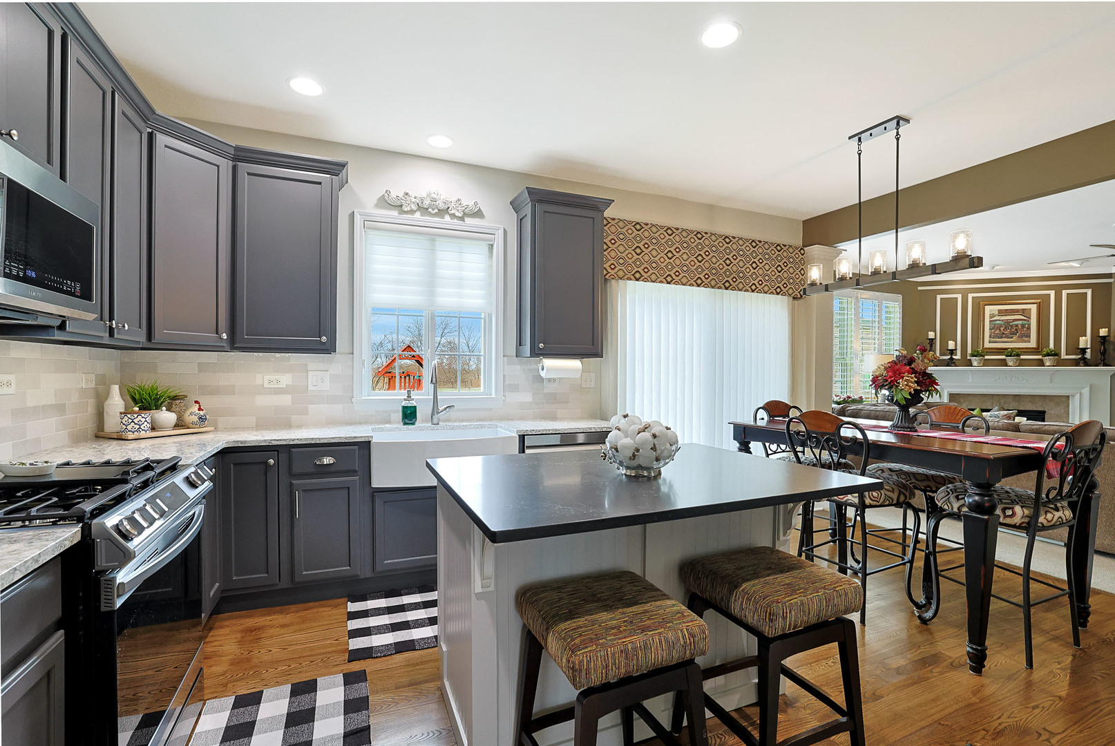 3121 Drury Lane, Carpentersville, IL 60110