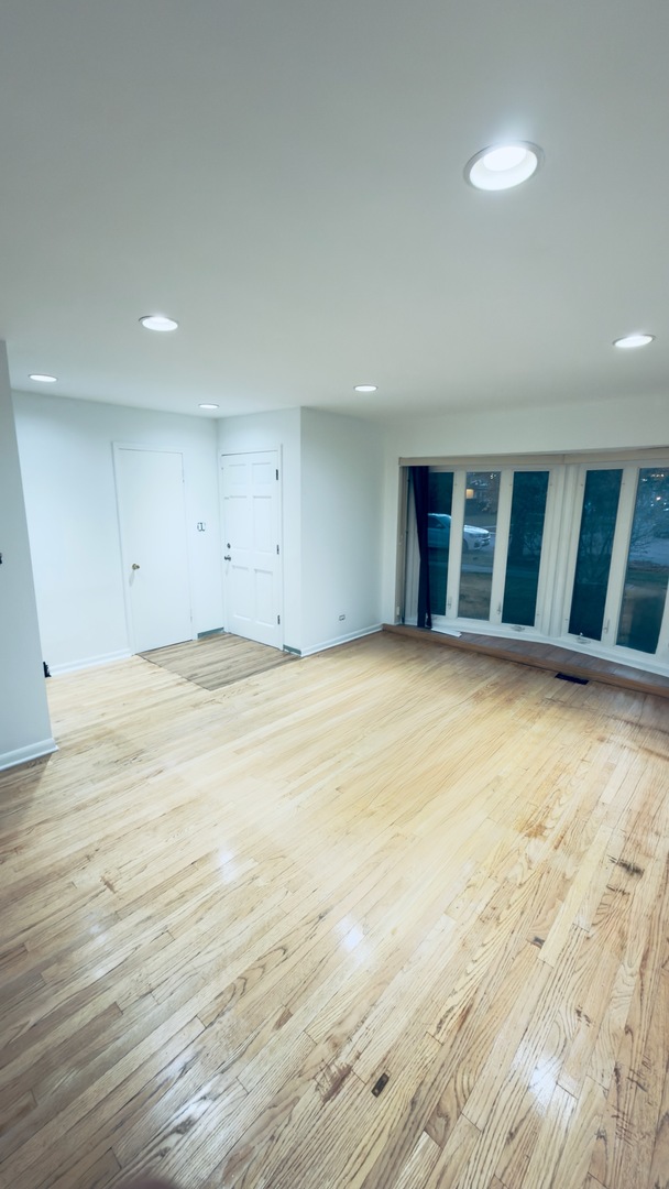 7 WILDWOOD Road, Elk Grove Village, IL 60007