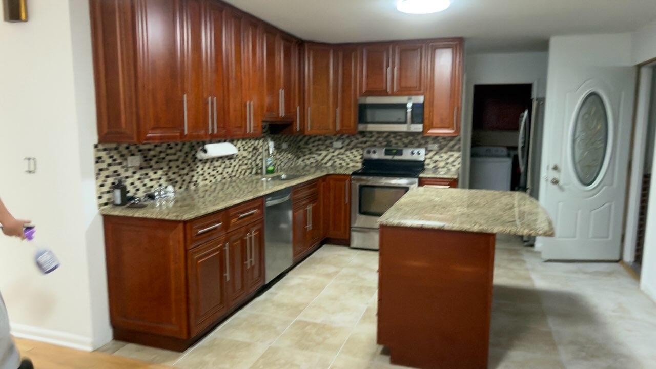 7 WILDWOOD Road, Elk Grove Village, IL 60007