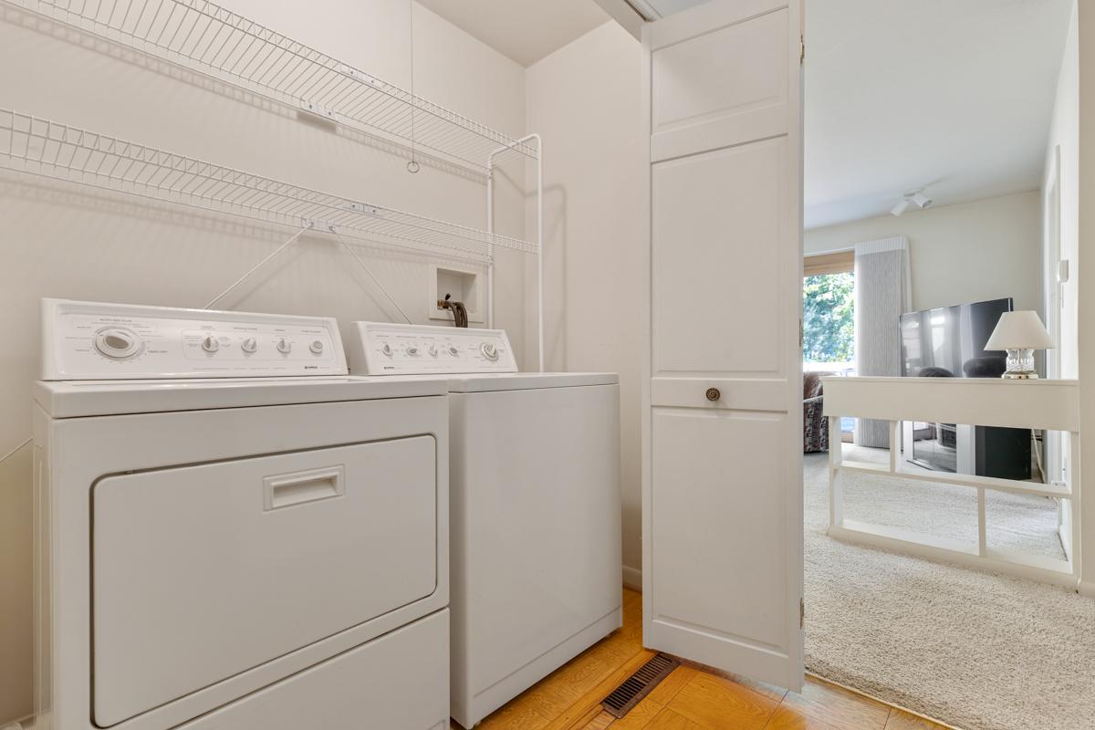 522 Edgewood Lane, Elk Grove Village, IL 60007