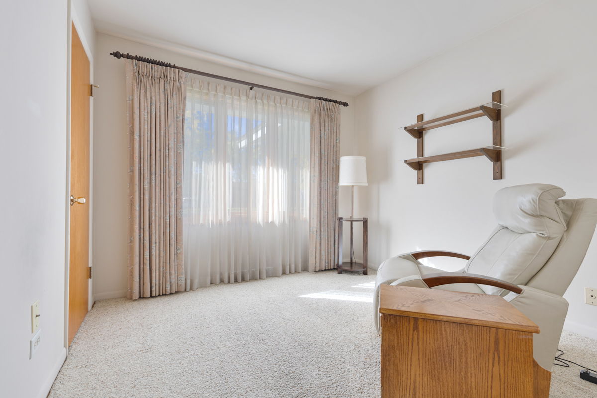 522 Edgewood Lane, Elk Grove Village, IL 60007