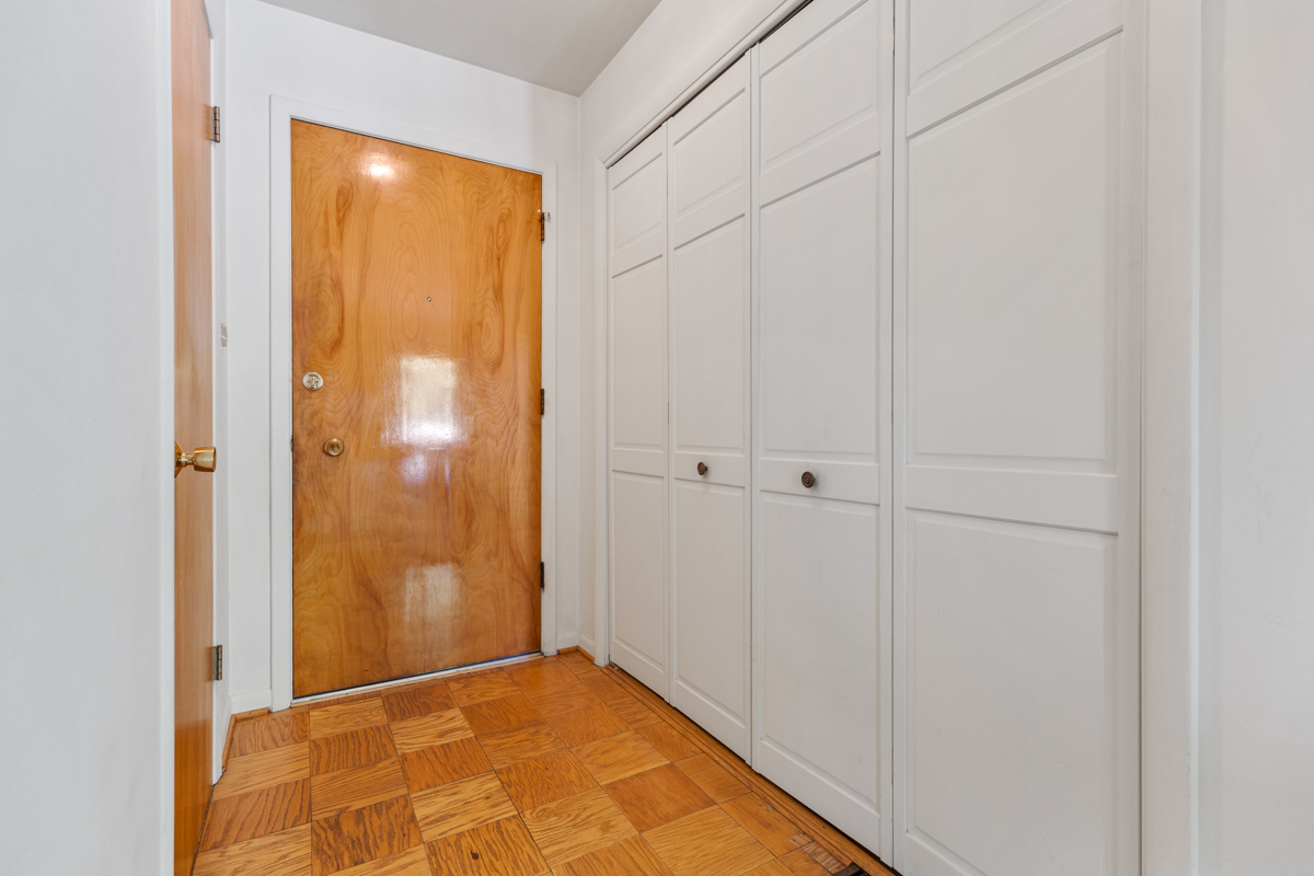 522 Edgewood Lane, Elk Grove Village, IL 60007