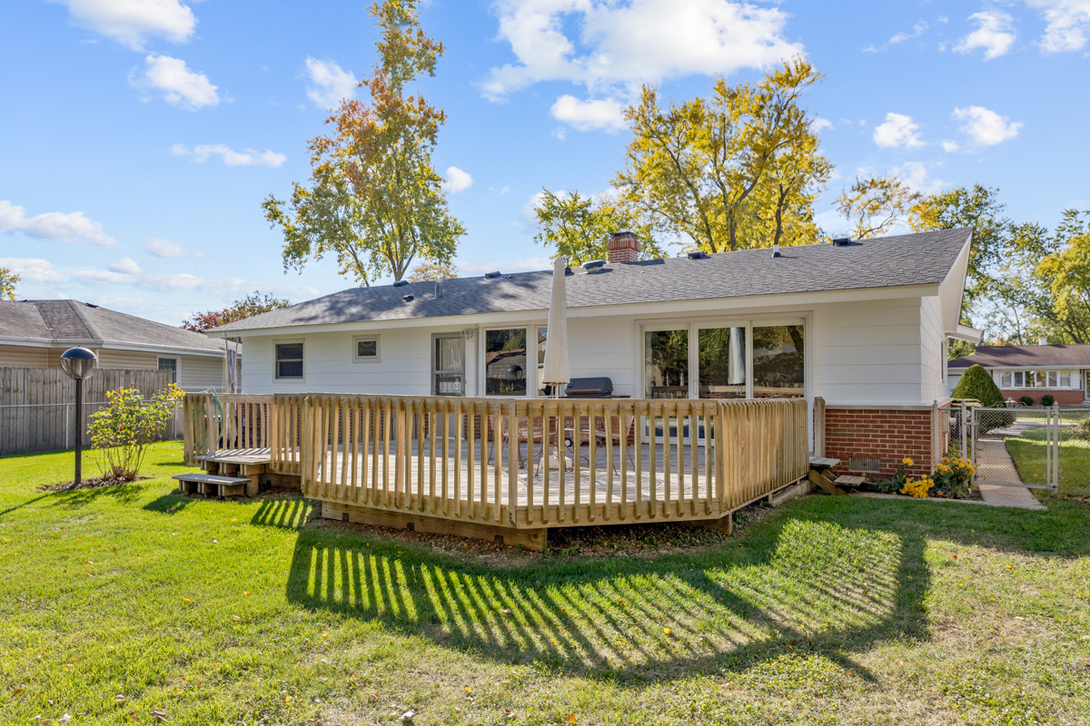 522 Edgewood Lane, Elk Grove Village, IL 60007