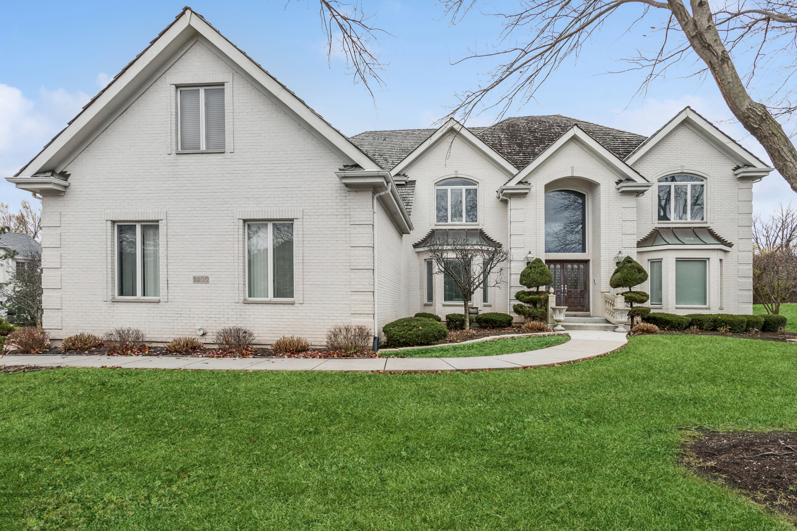 9200 Falling Waters Drive, Burr Ridge, IL 60527