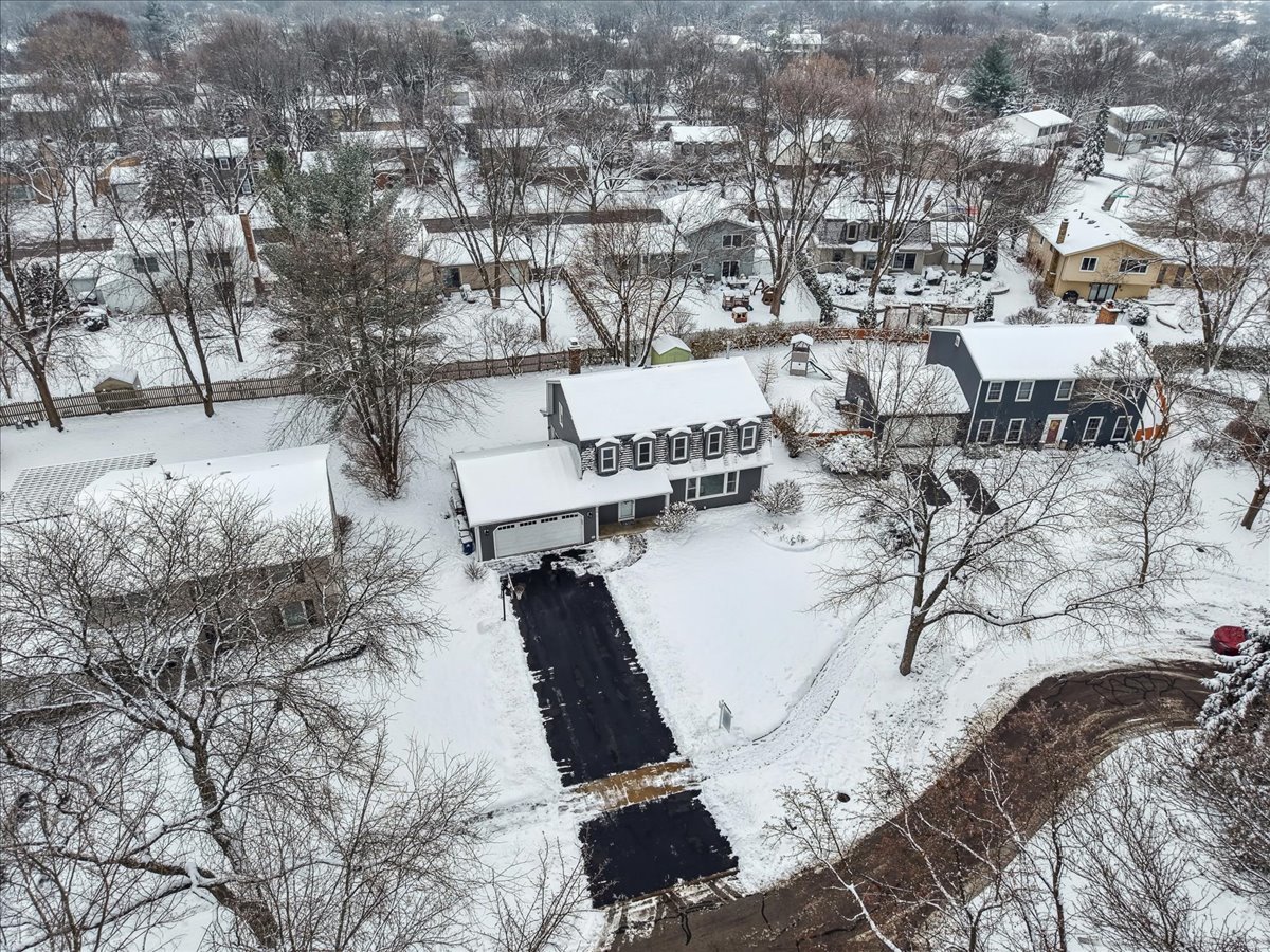 312 Leeds Court, Naperville, IL 60565