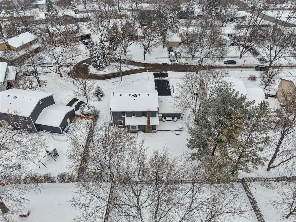 312 Leeds Court, Naperville, IL 60565