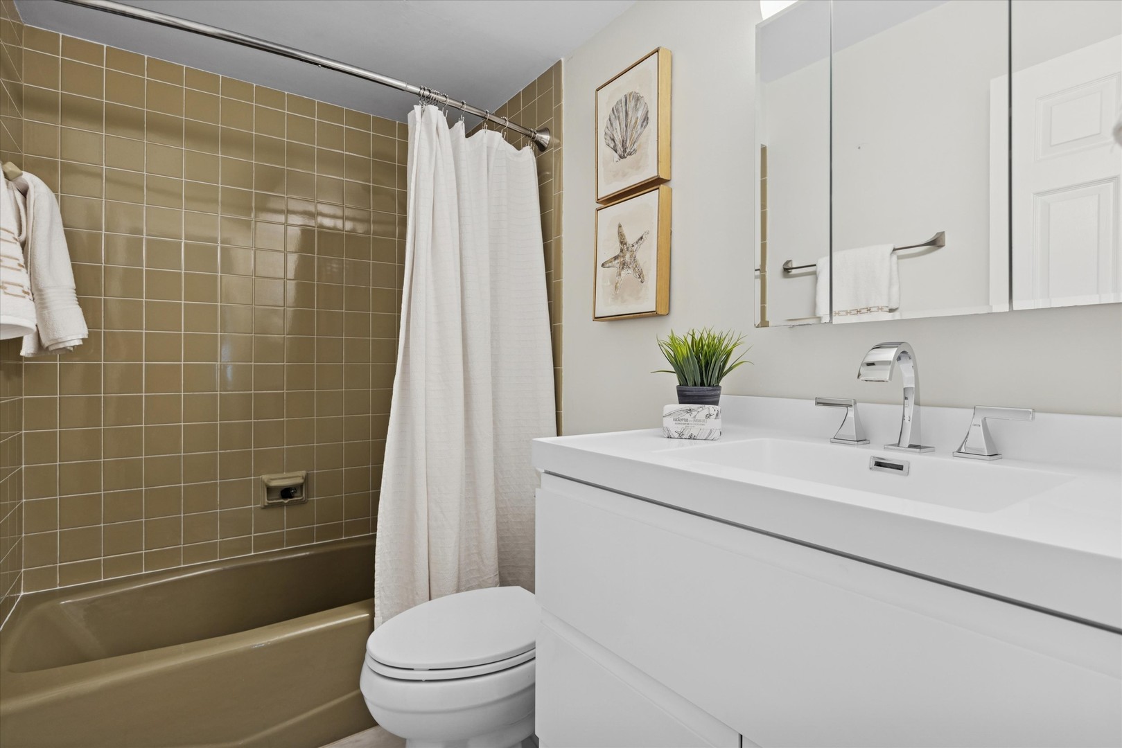 312 Leeds Court, Naperville, IL 60565