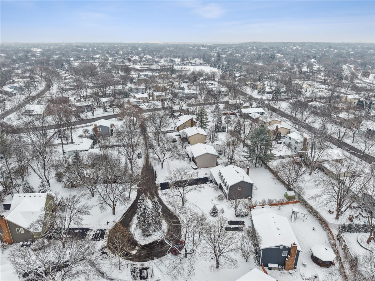 312 Leeds Court, Naperville, IL 60565