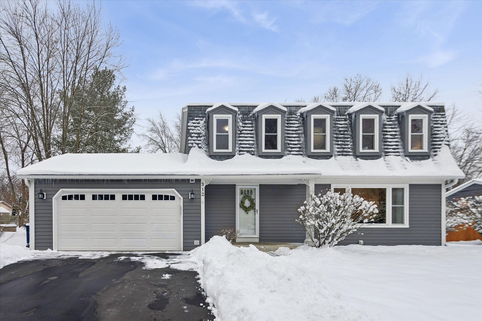 312 Leeds Court, Naperville, IL 60565