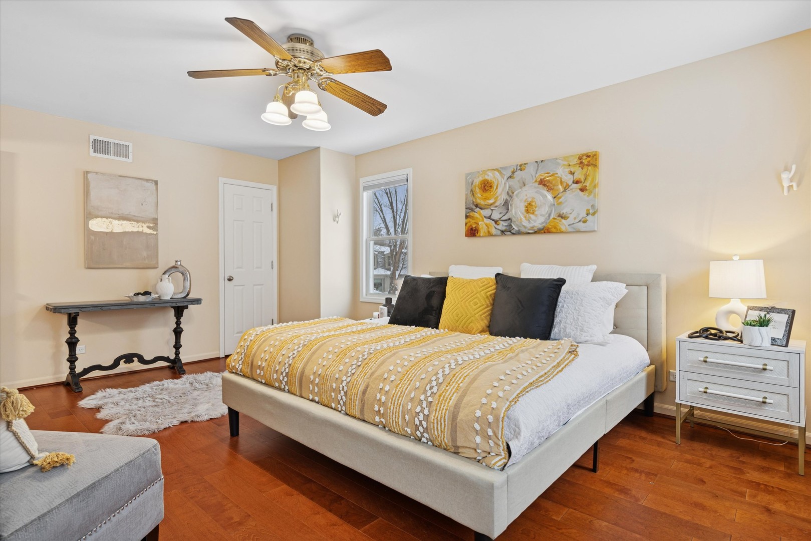 312 Leeds Court, Naperville, IL 60565