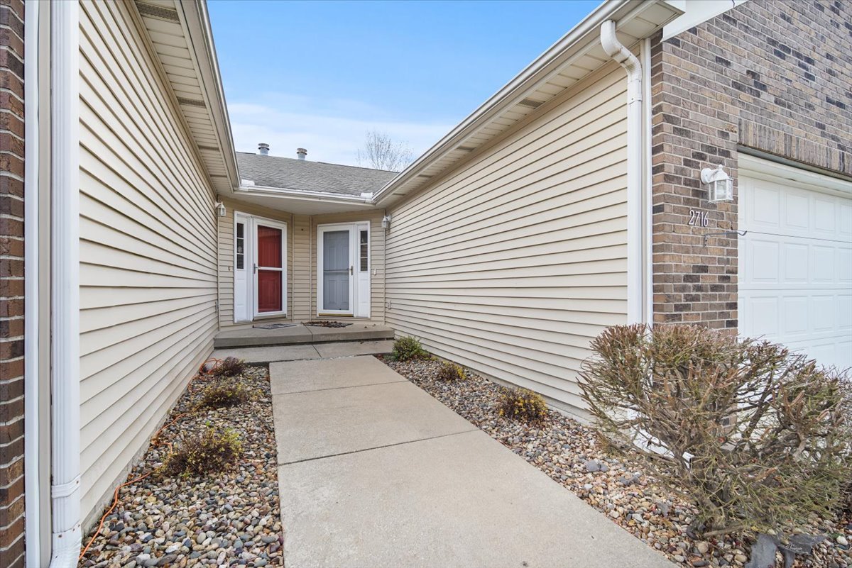 2716 Westbrook Drive, Bloomington, IL 61705