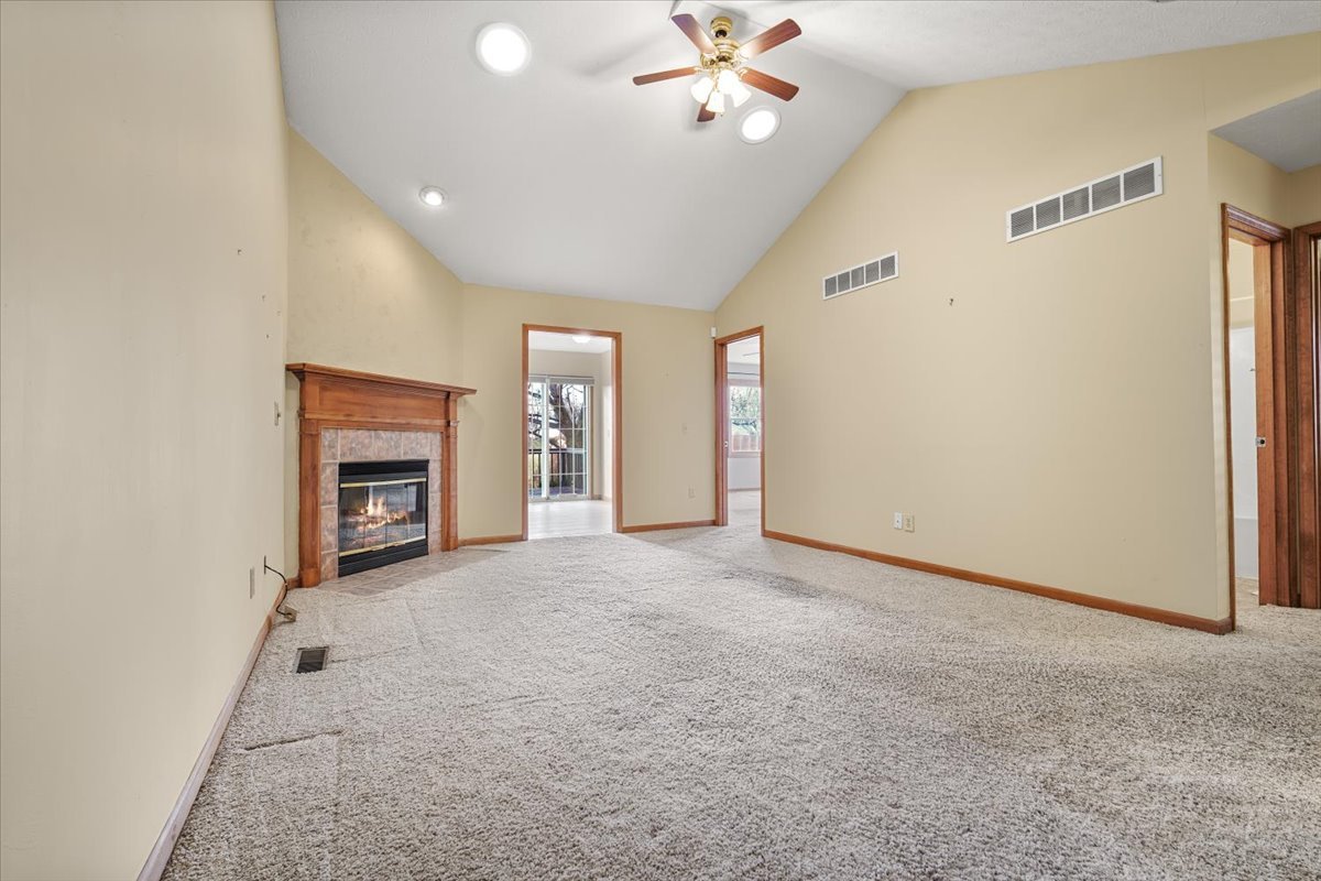 2716 Westbrook Drive, Bloomington, IL 61705