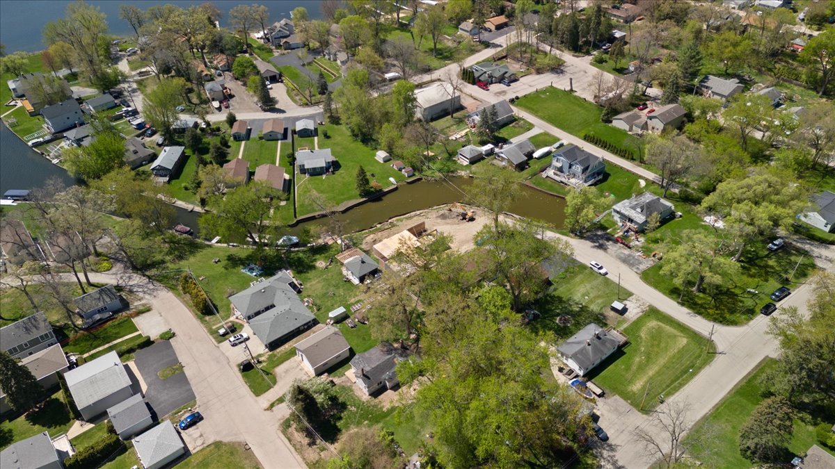 39457 N Forest Avenue, Antioch, IL 60002