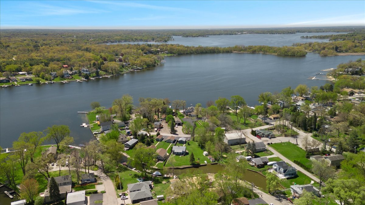 39457 N Forest Avenue, Antioch, IL 60002