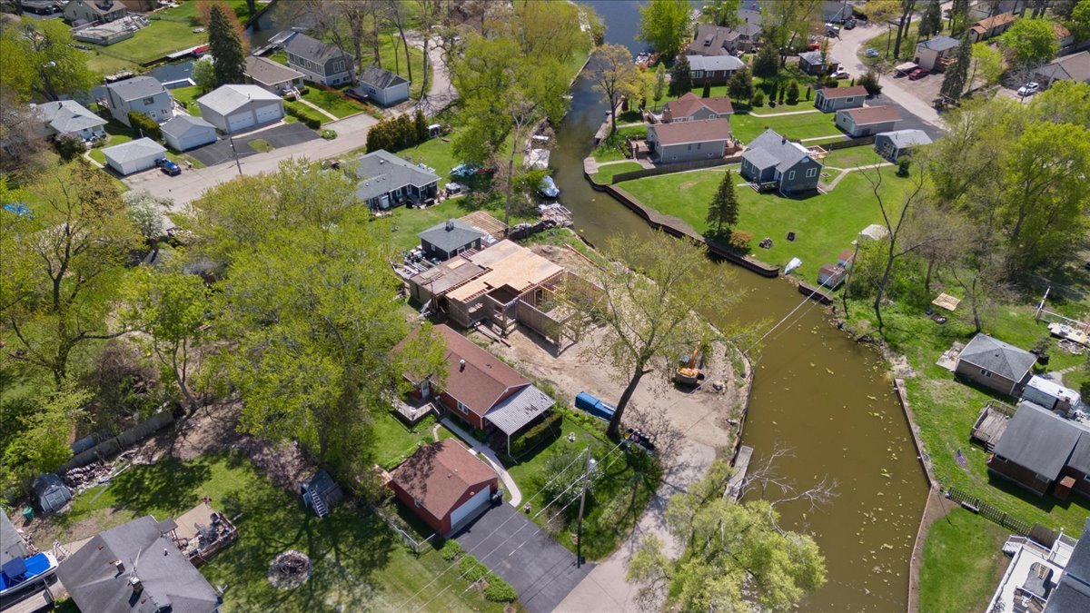 39457 N Forest Avenue, Antioch, IL 60002