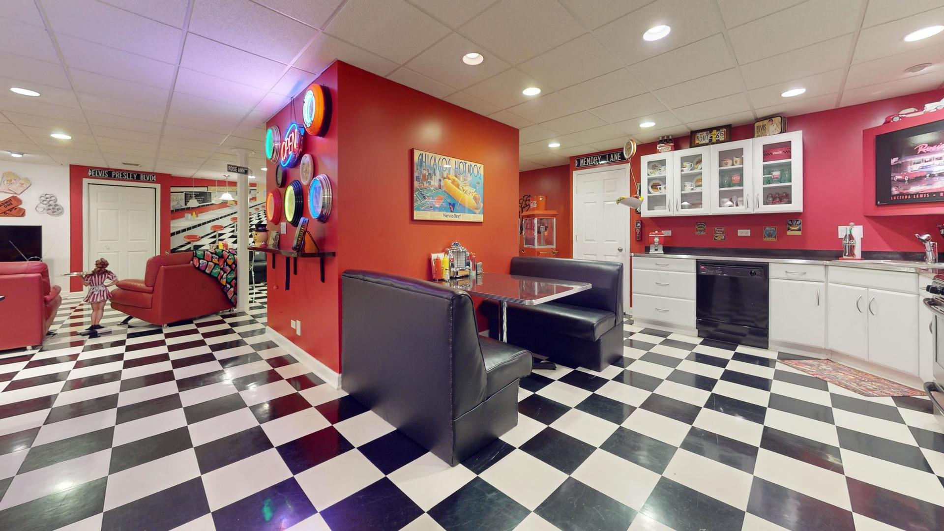 911 Hampton Drive, Carol Stream, IL 60188