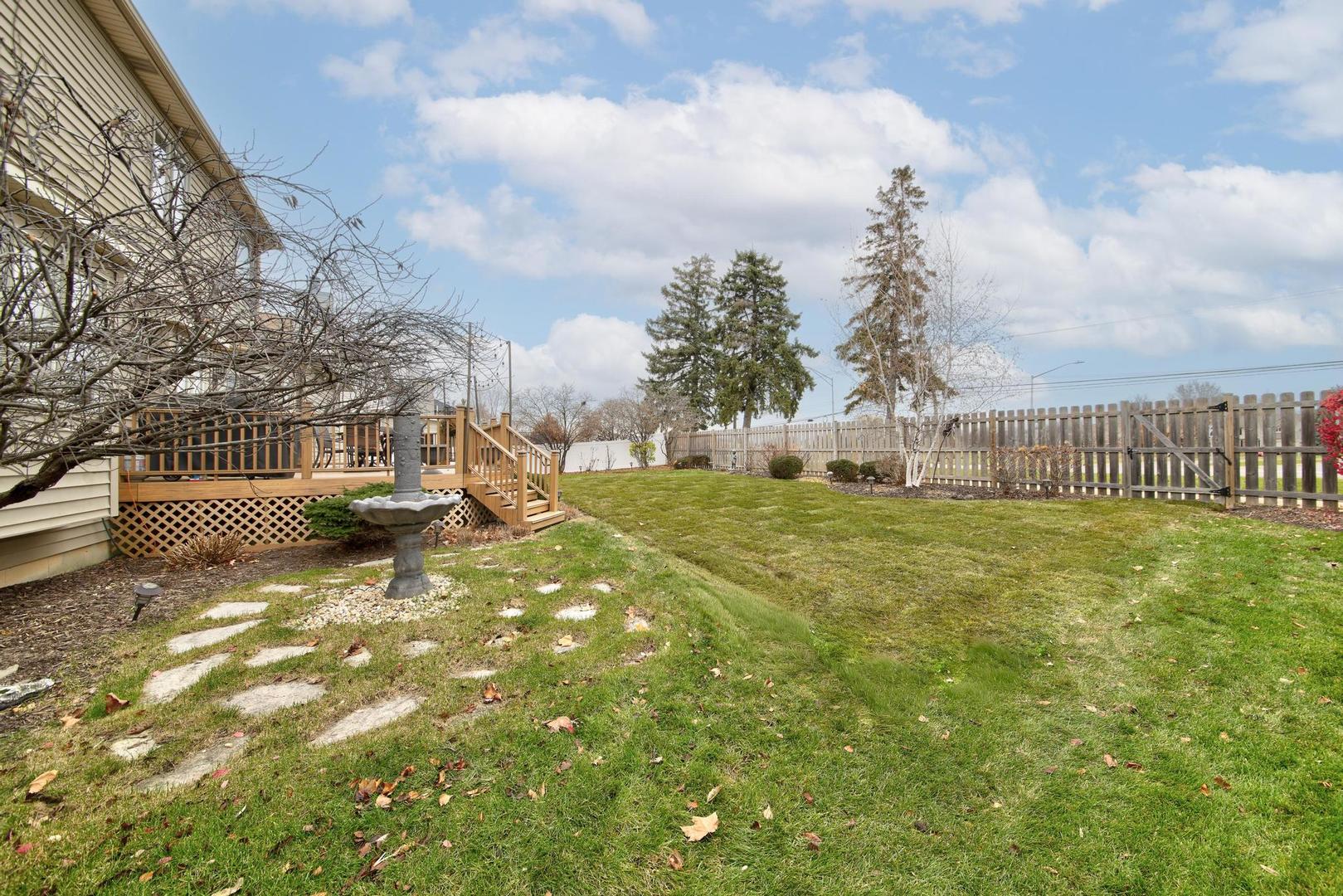 911 Hampton Drive, Carol Stream, IL 60188