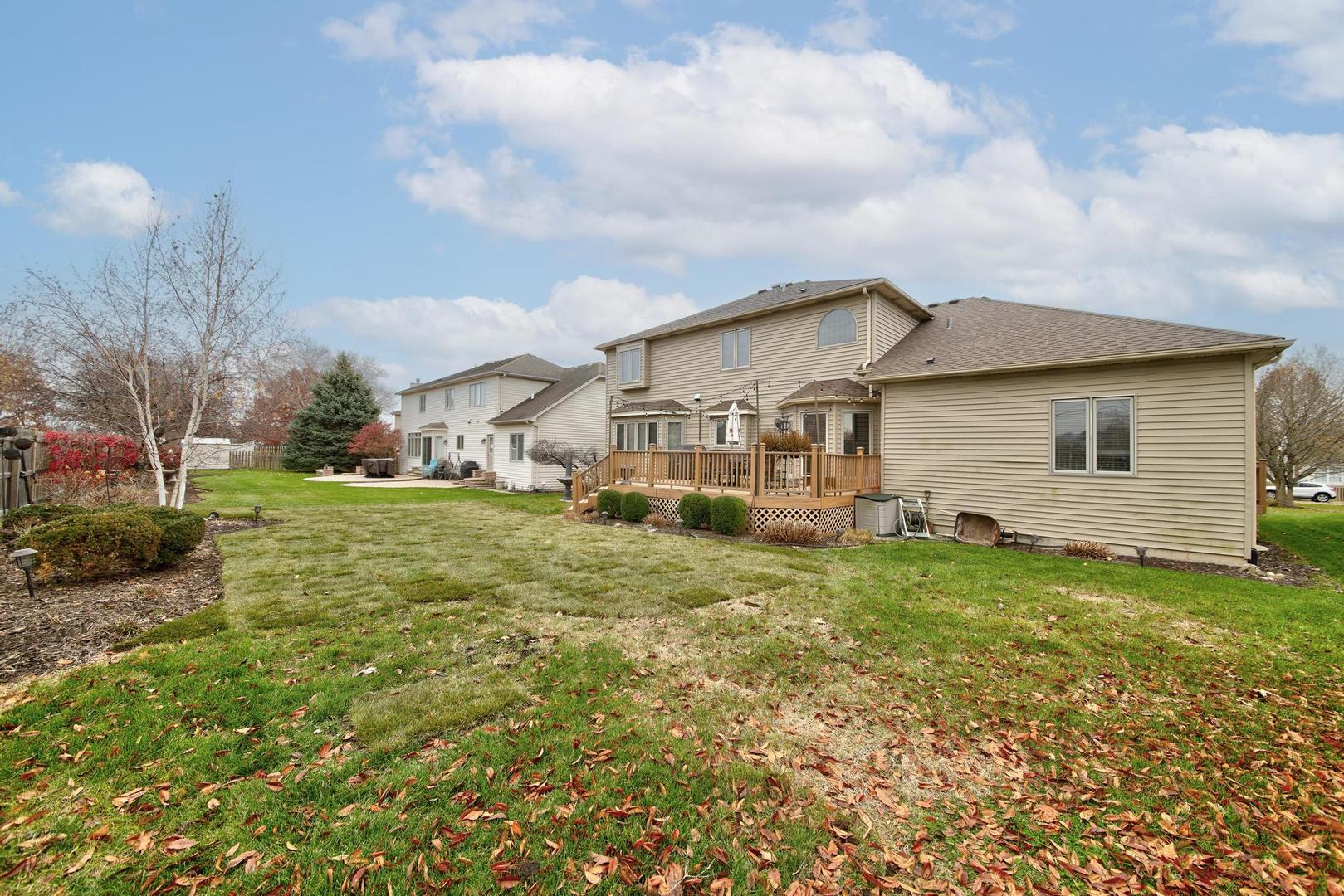 911 Hampton Drive, Carol Stream, IL 60188