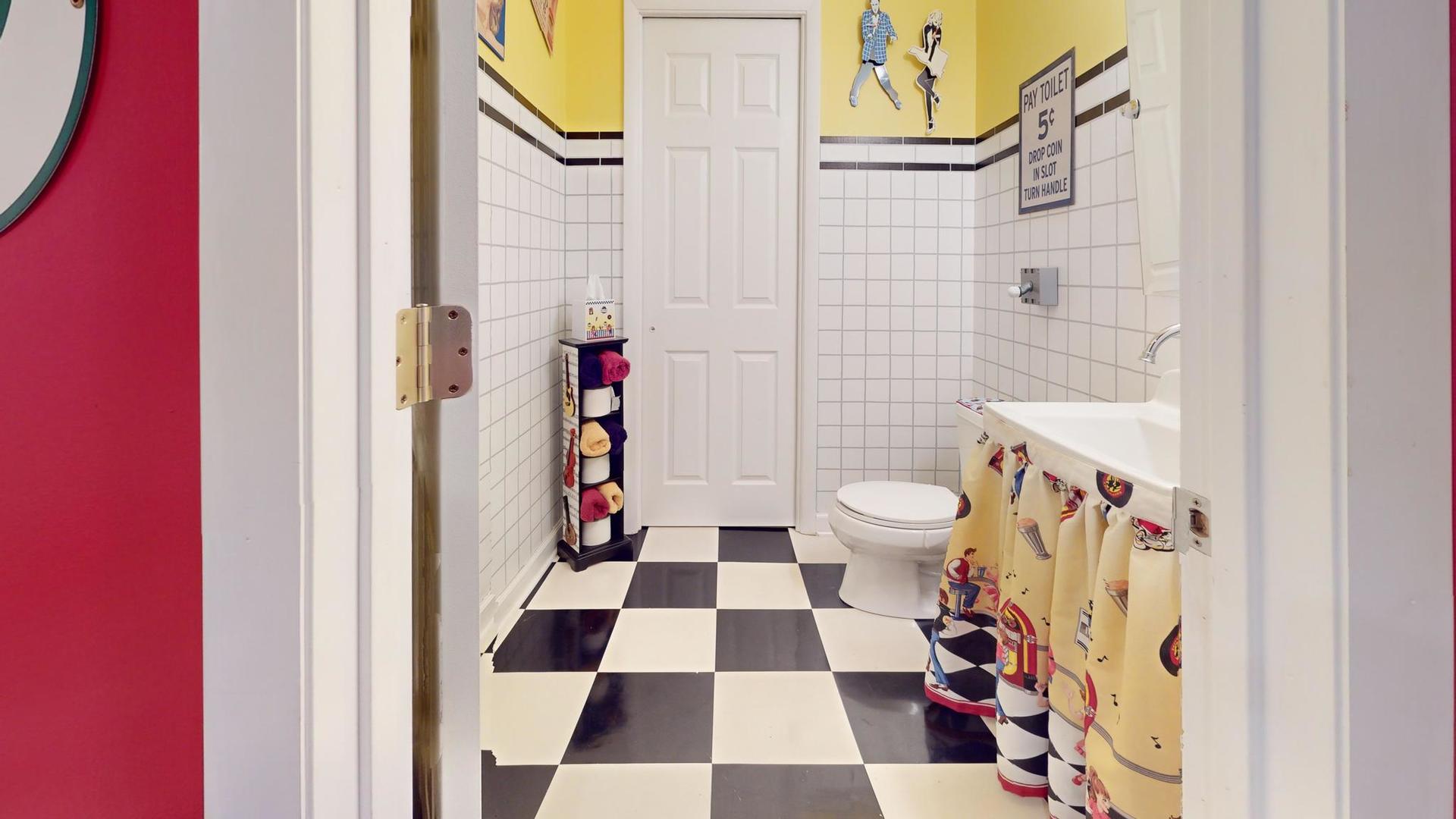 911 Hampton Drive, Carol Stream, IL 60188