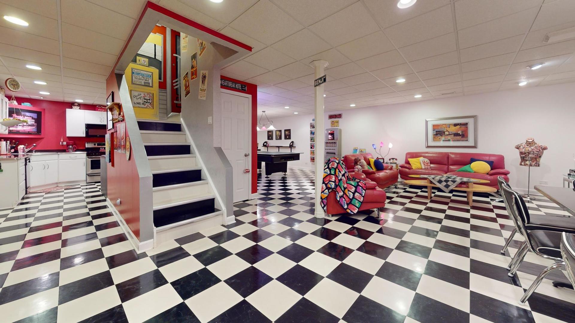 911 Hampton Drive, Carol Stream, IL 60188