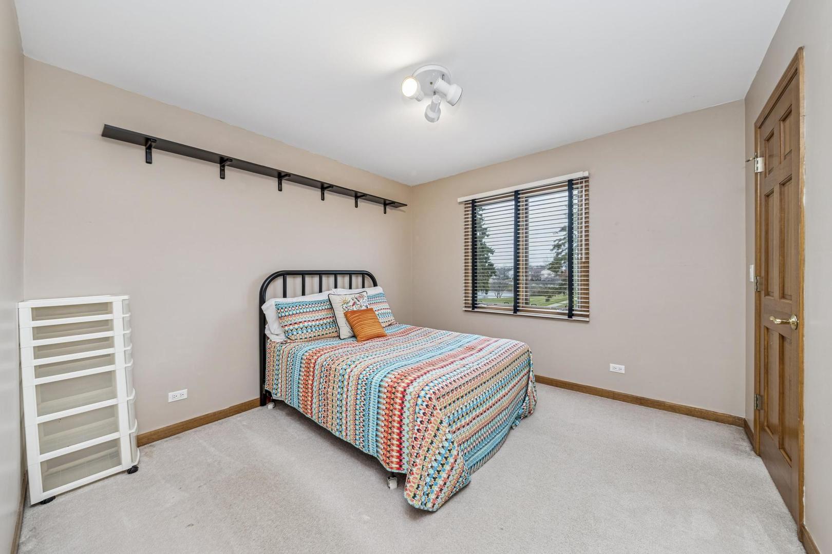 911 Hampton Drive, Carol Stream, IL 60188