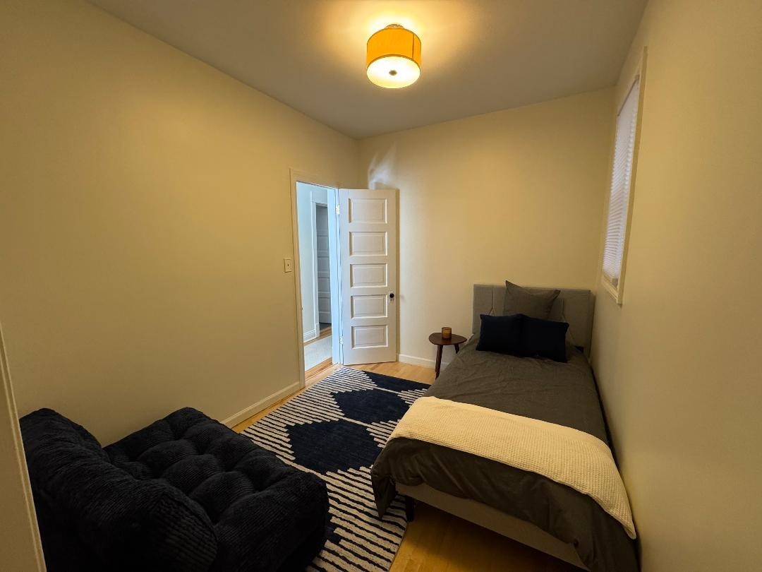 1831 W Nelson Street #1, Chicago, IL 60657