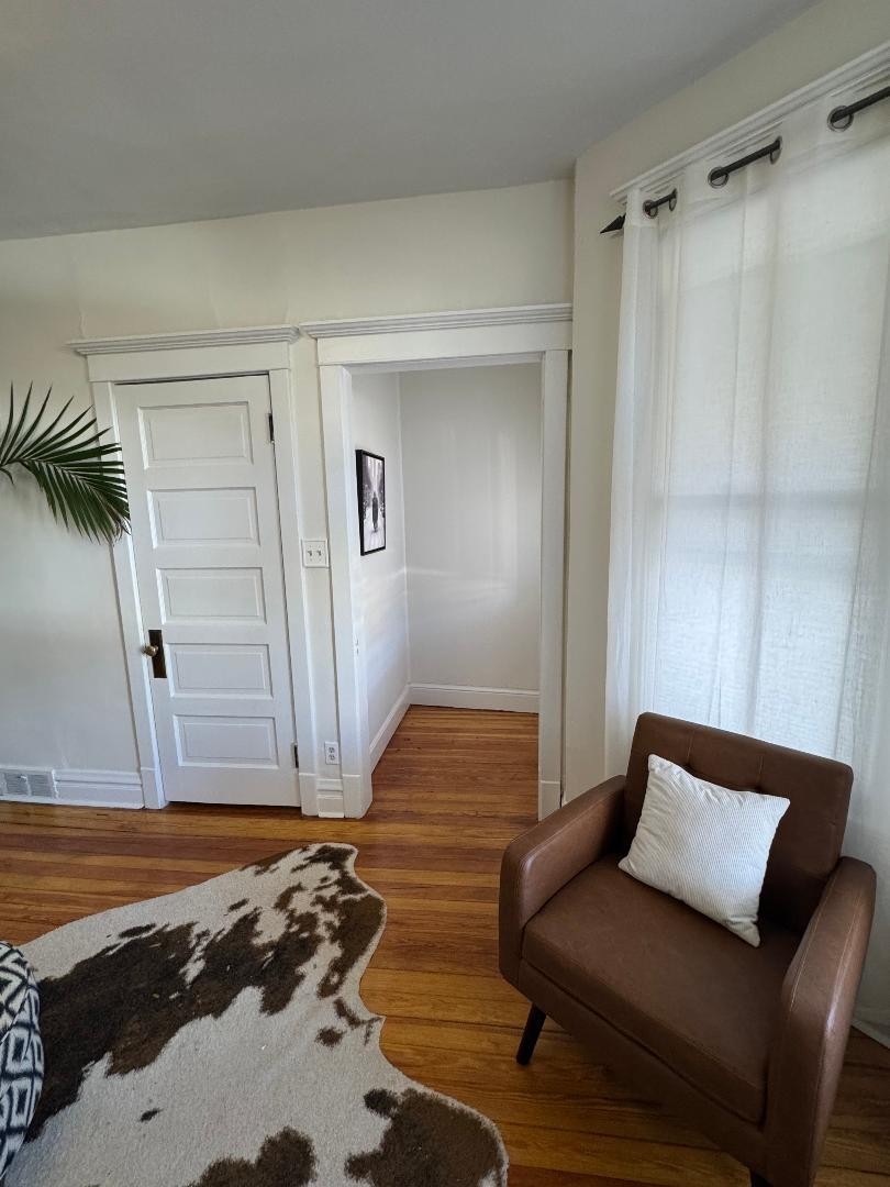 1831 W Nelson Street #1, Chicago, IL 60657