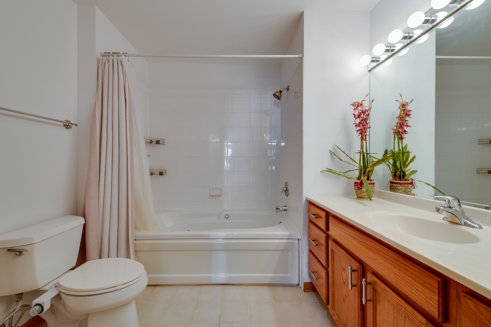 100 N Bokelman Street #329, Roselle, IL 60172