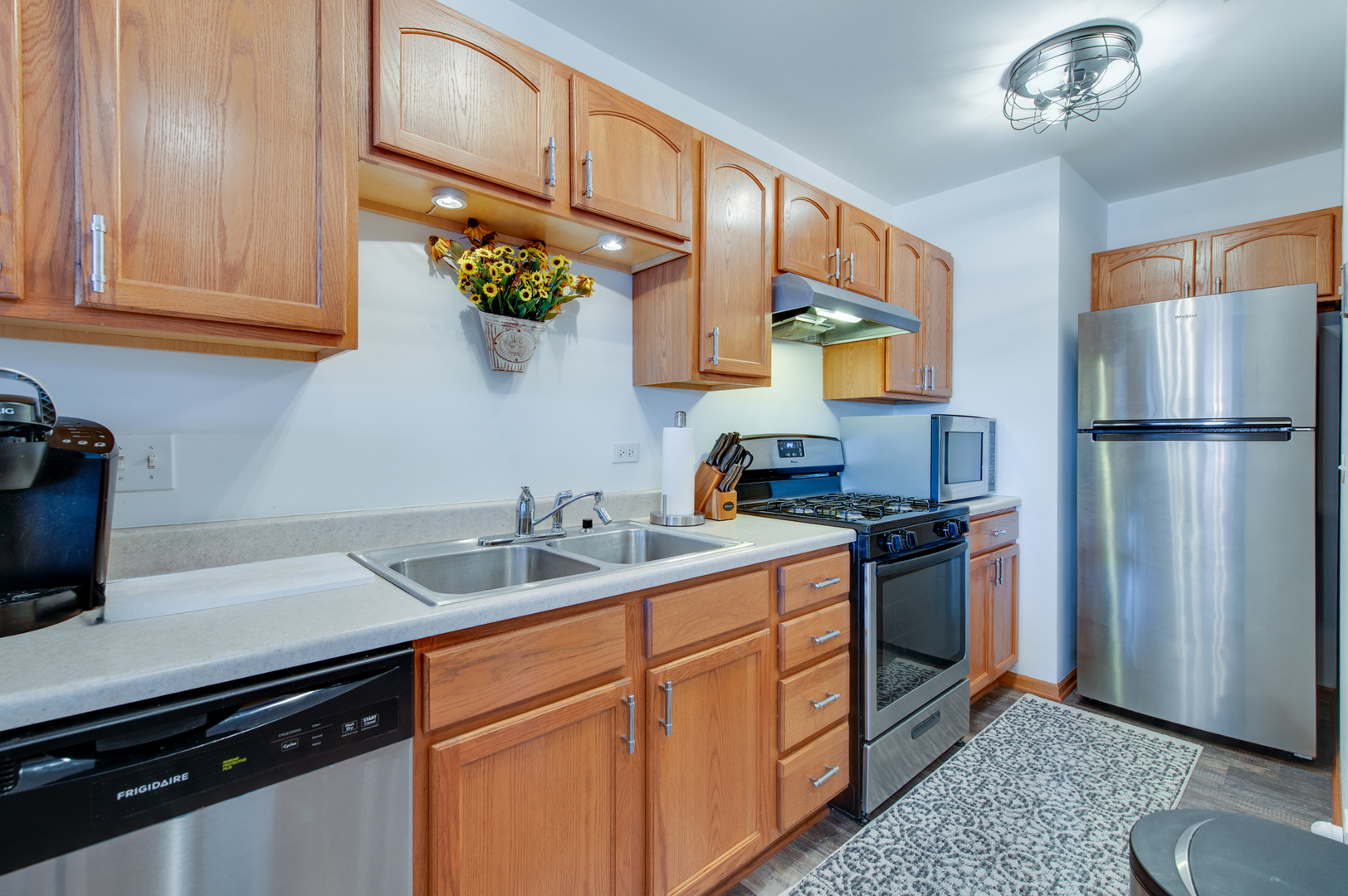 100 N Bokelman Street #329, Roselle, IL 60172