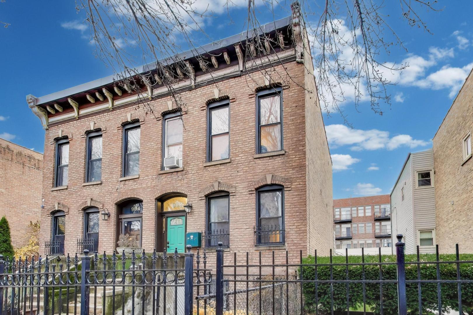 902 S Claremont Avenue, Chicago, IL 60612