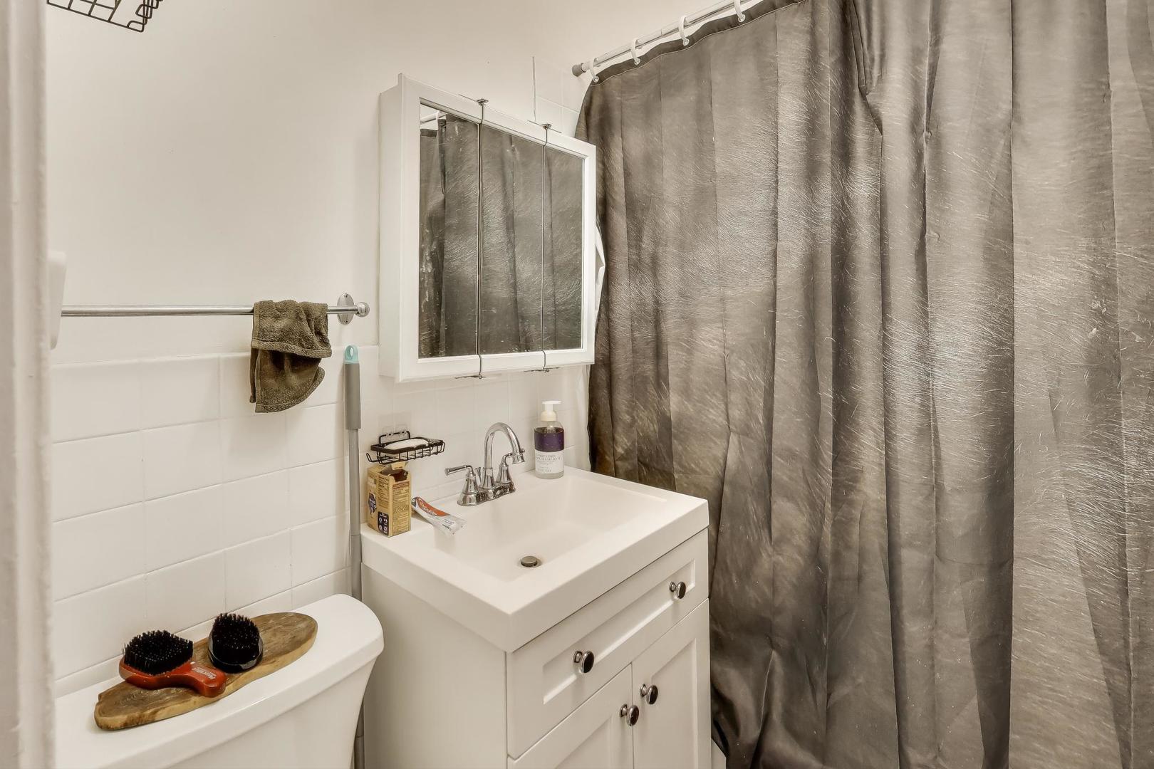 902 S Claremont Avenue, Chicago, IL 60612